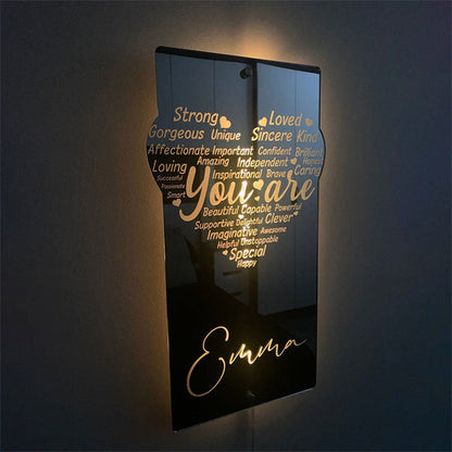 Lumière de miroir de coeur d’affirmation gravée sur mesure