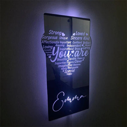 Lumière de miroir de coeur d’affirmation gravée sur mesure