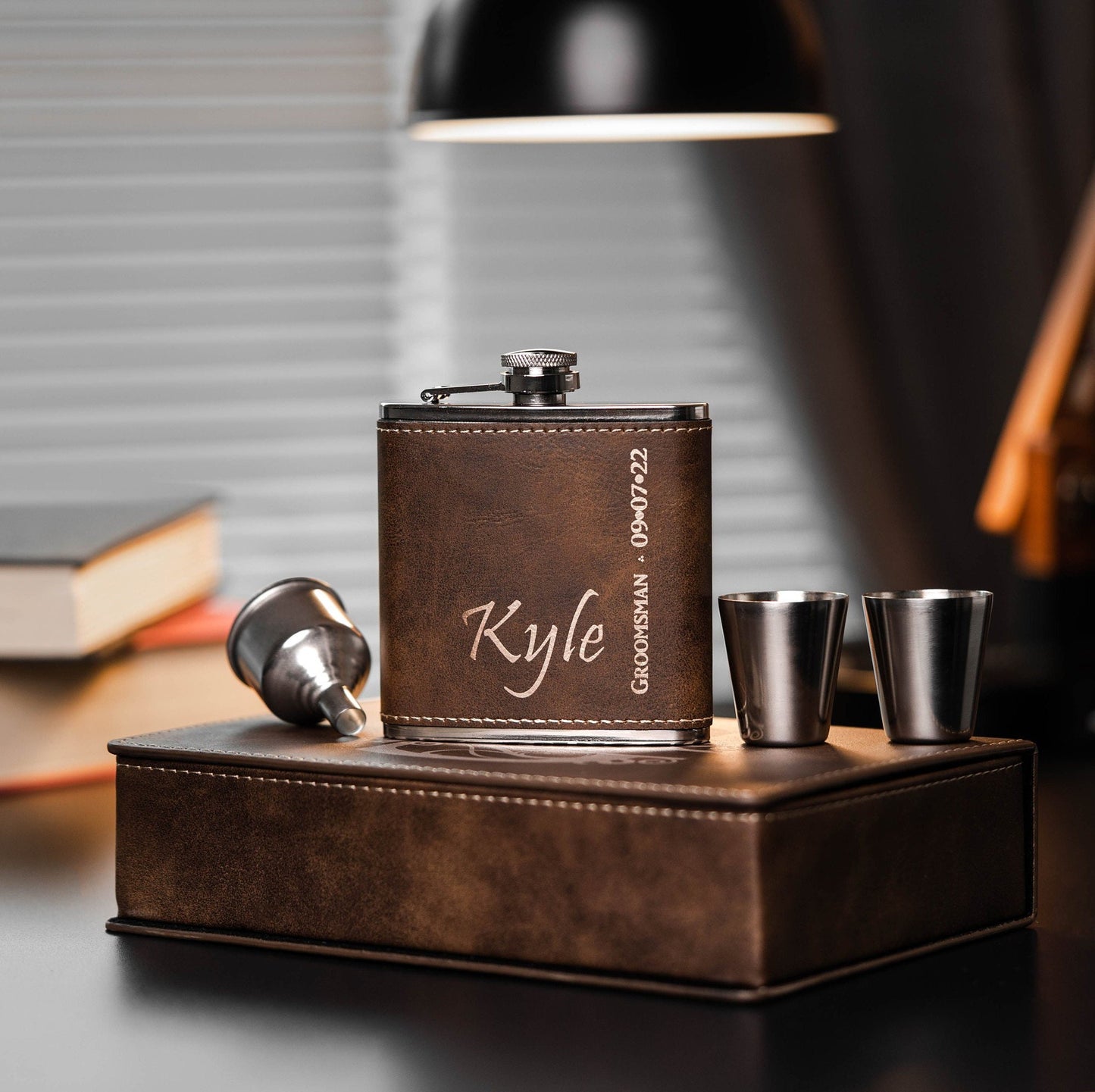 personalized-flask-with-the-name-'kyle'-and-'groomsman'-inscribed.