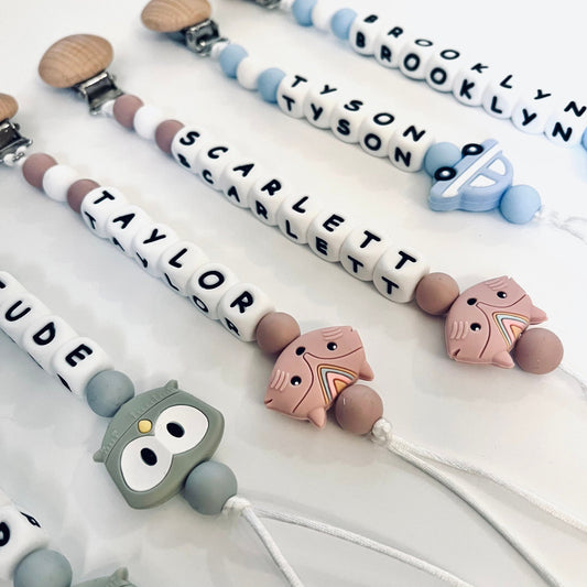 ustom-name-holder-silicone-pacifier-clip_1