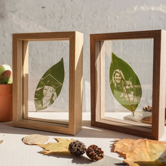 Cadre photo personnalisé avec gravure de feuilles