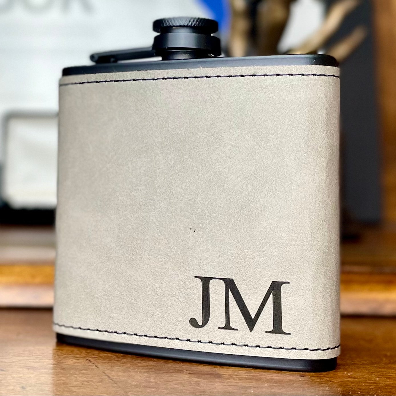 customized-black-gray-leather-flasks-for-men