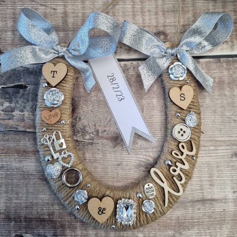 personalized-wedding-horseshoe-lucky-horseshoe-gift-silver-ribbon