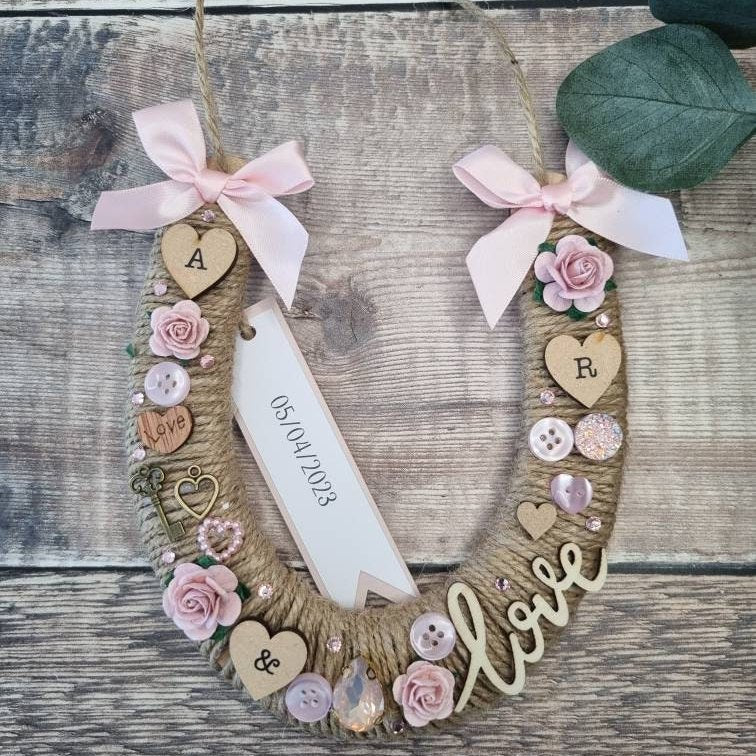 personalized-wedding-horseshoe-lucky-horseshoe-gift-pink-ribbon