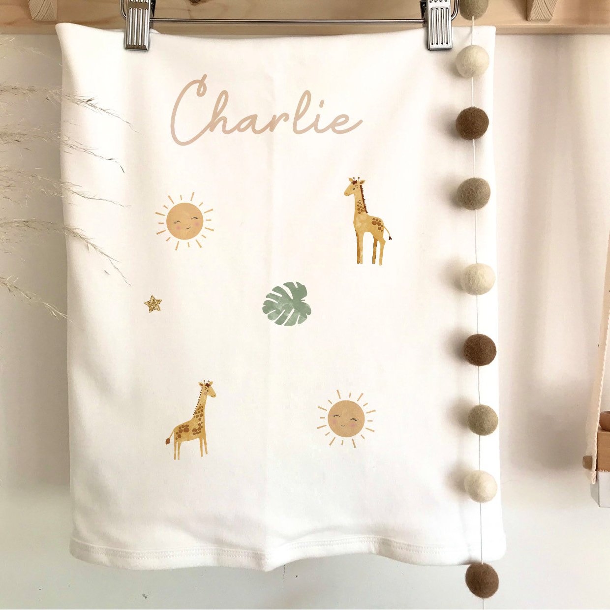 personalized-giraffe-baby-blanket-design-display
