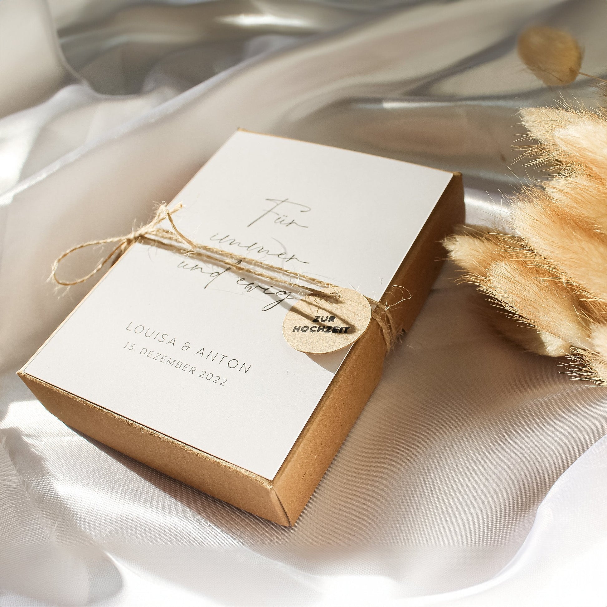 personalized-wedding-money-bouquet-gift-box